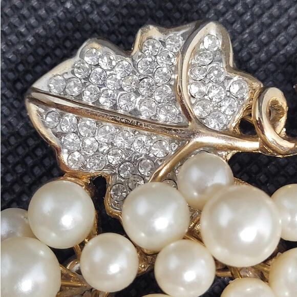 Glam Gold Tone Faux Pearl Crystal Grapevine Pin Chic Vintage Garden Party Vibes - Picture 6 of 11